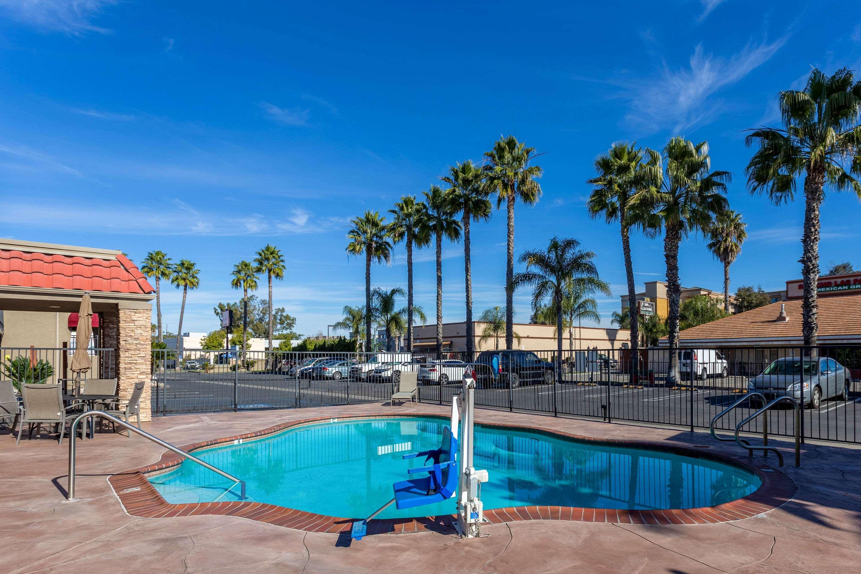 Econo Lodge Inn & Suites Escondido Downtown Exterior photo