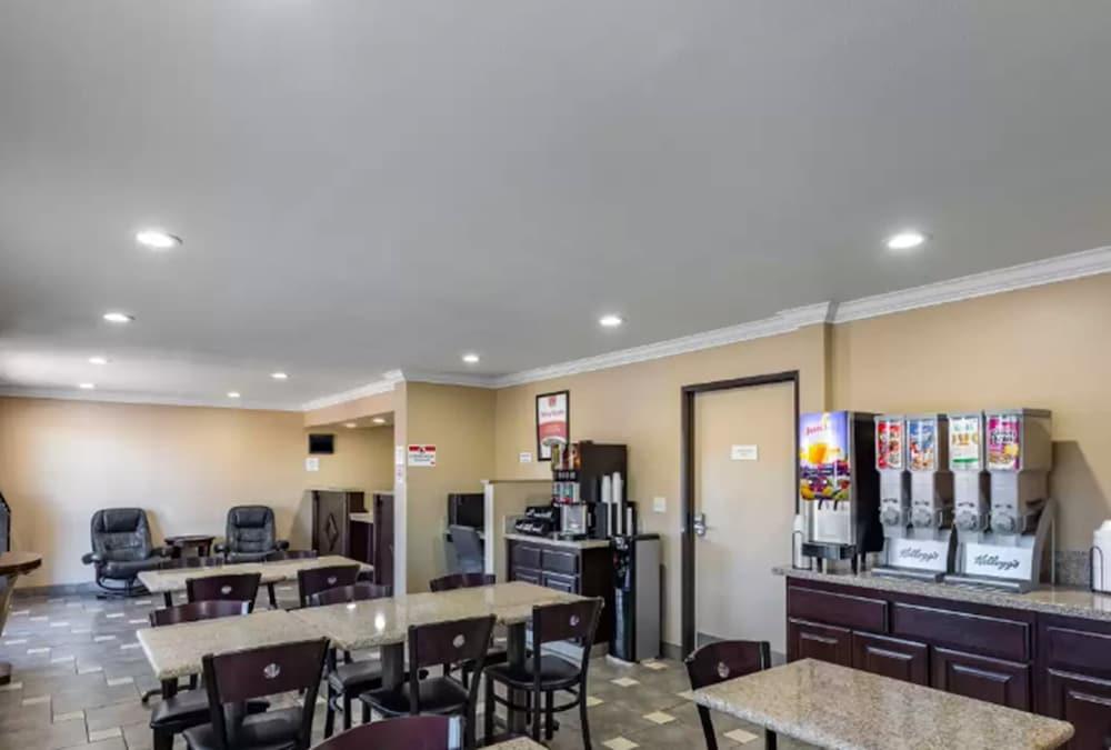 Econo Lodge Inn & Suites Escondido Downtown Exterior photo